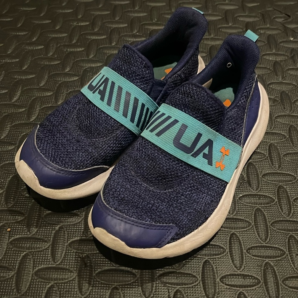 Boys shoes under armour